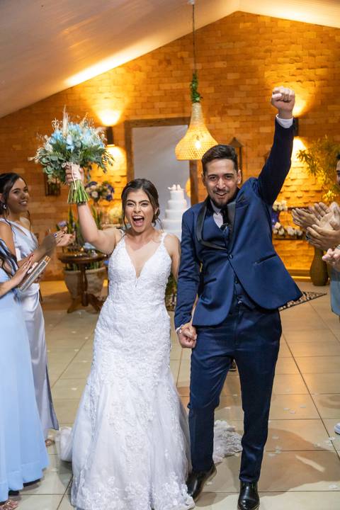 casamento-casar-noiva-noivo-vestido-make-maquiagem-cabelo-atelie-buque-padrinha-padrinho-espaço-studio-mãe-avó-foto-fotografias-retrato-fotografo-daniel-custodio-uberlandia-minas-gerais-amor-barbeiro-choffer-banda-buffet-cerimonial-chacara-padre-igreja-oi'