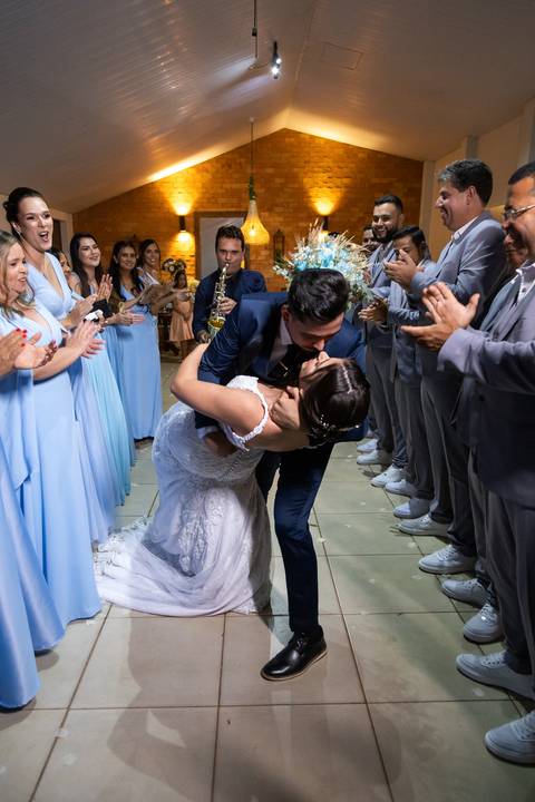 casamento-casar-noiva-noivo-vestido-make-maquiagem-cabelo-atelie-buque-padrinha-padrinho-espaço-studio-mãe-avó-foto-fotografias-retrato-fotografo-daniel-custodio-uberlandia-minas-gerais-amor-barbeiro-choffer-banda-buffet-cerimonial-chacara-padre-igreja-oi'