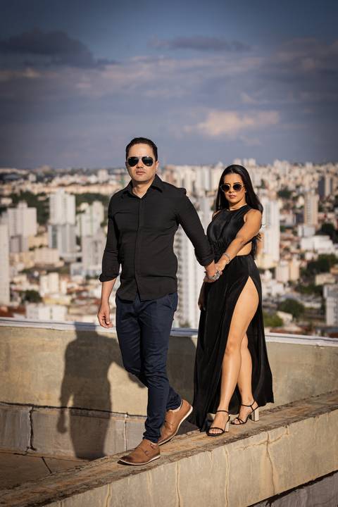 pre-wedding-ensaio-predio-centro-uberlandia-foto-fotografo-daniel-custodio-casar-casamento-make-noiva-noivo-festa-cerimonial-igreja-chacara-buffet-dj-buque-vestido-terno-barbeiro-minas-gerais-brasil-banda-fotos-externas-romantico-civil-aliança-love-amor-'