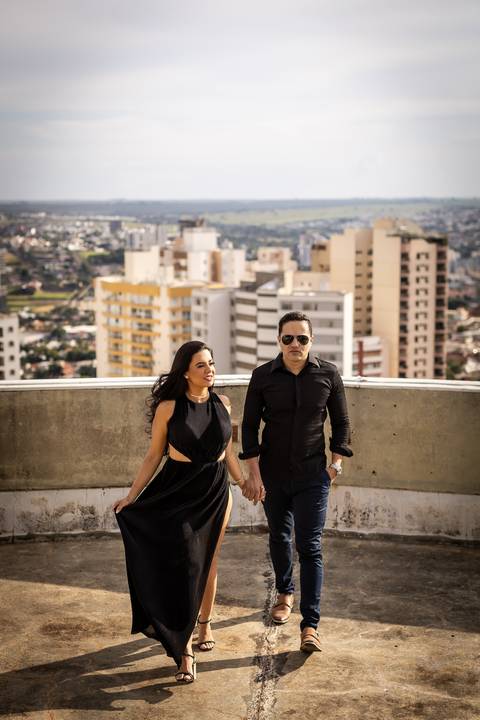 pre-wedding-ensaio-predio-centro-uberlandia-foto-fotografo-daniel-custodio-casar-casamento-make-noiva-noivo-festa-cerimonial-igreja-chacara-buffet-dj-buque-vestido-terno-barbeiro-minas-gerais-brasil-banda-fotos-externas-romantico-civil-aliança-love-amor-'