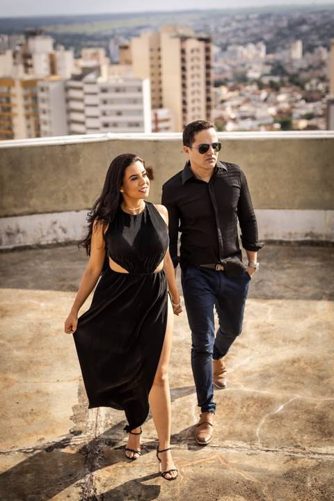 pre-wedding-ensaio-predio-centro-uberlandia-foto-fotografo-daniel-custodio-casar-casamento-make-noiva-noivo-festa-cerimonial-igreja-chacara-buffet-dj-buque-vestido-terno-barbeiro-minas-gerais-brasil-banda-fotos-externas-romantico-civil-aliança-love-amor-'