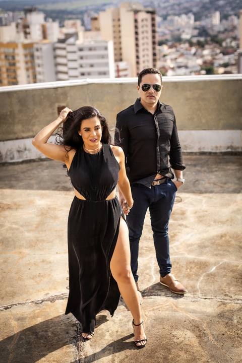 pre-wedding-ensaio-predio-centro-uberlandia-foto-fotografo-daniel-custodio-casar-casamento-make-noiva-noivo-festa-cerimonial-igreja-chacara-buffet-dj-buque-vestido-terno-barbeiro-minas-gerais-brasil-banda-fotos-externas-romantico-civil-aliança-love-amor-'