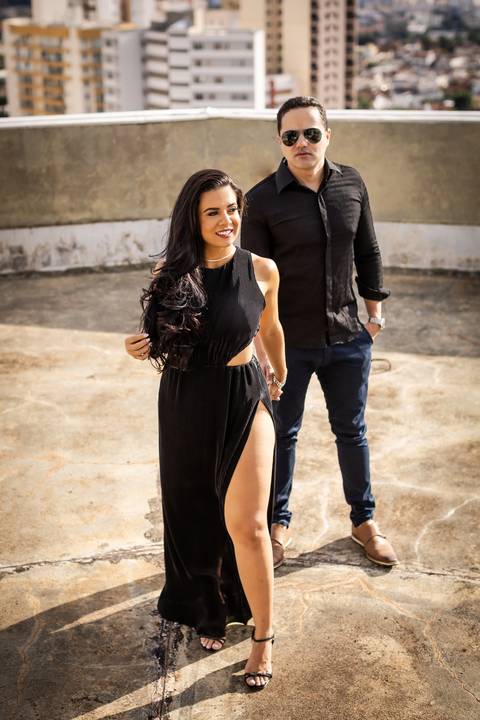 pre-wedding-ensaio-predio-centro-uberlandia-foto-fotografo-daniel-custodio-casar-casamento-make-noiva-noivo-festa-cerimonial-igreja-chacara-buffet-dj-buque-vestido-terno-barbeiro-minas-gerais-brasil-banda-fotos-externas-romantico-civil-aliança-love-amor-'