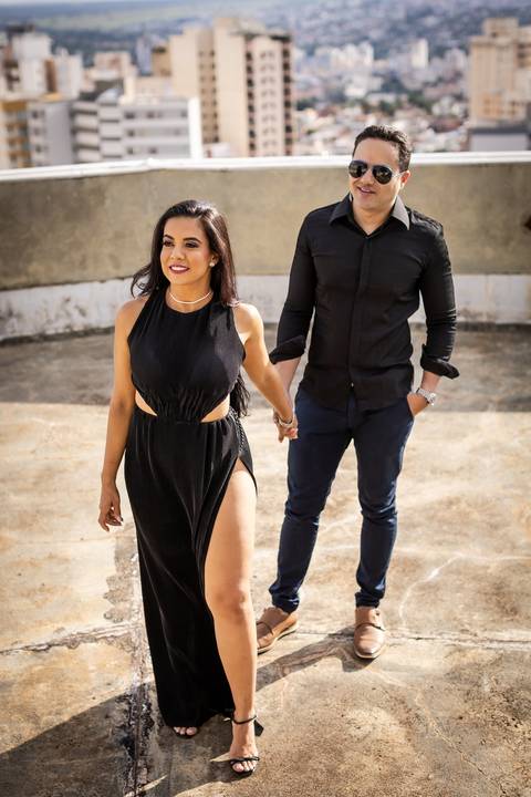 pre-wedding-ensaio-predio-centro-uberlandia-foto-fotografo-daniel-custodio-casar-casamento-make-noiva-noivo-festa-cerimonial-igreja-chacara-buffet-dj-buque-vestido-terno-barbeiro-minas-gerais-brasil-banda-fotos-externas-romantico-civil-aliança-love-amor-'