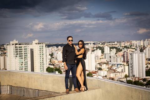 pre-wedding-ensaio-predio-centro-uberlandia-foto-fotografo-daniel-custodio-casar-casamento-make-noiva-noivo-festa-cerimonial-igreja-chacara-buffet-dj-buque-vestido-terno-barbeiro-minas-gerais-brasil-banda-fotos-externas-romantico-civil-aliança-love-amor-'