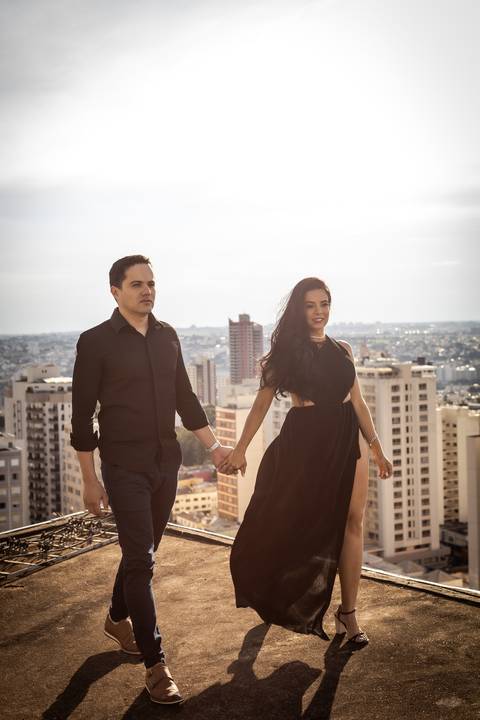 pre-wedding-ensaio-predio-centro-uberlandia-foto-fotografo-daniel-custodio-casar-casamento-make-noiva-noivo-festa-cerimonial-igreja-chacara-buffet-dj-buque-vestido-terno-barbeiro-minas-gerais-brasil-banda-fotos-externas-romantico-civil-aliança-love-amor-'