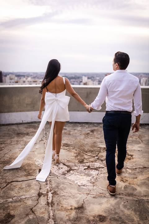 pre-wedding-ensaio-predio-centro-uberlandia-foto-fotografo-daniel-custodio-casar-casamento-make-noiva-noivo-festa-cerimonial-igreja-chacara-buffet-dj-buque-vestido-terno-barbeiro-minas-gerais-brasil-banda-fotos-externas-romantico-civil-aliança-love-amor-'