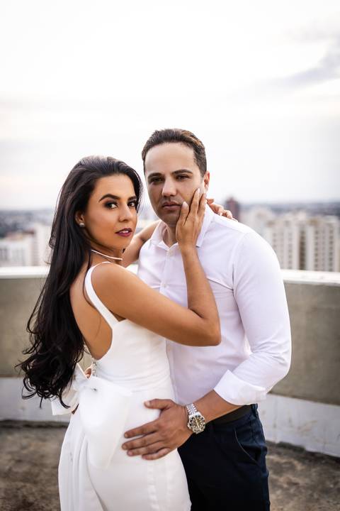 pre-wedding-ensaio-predio-centro-uberlandia-foto-fotografo-daniel-custodio-casar-casamento-make-noiva-noivo-festa-cerimonial-igreja-chacara-buffet-dj-buque-vestido-terno-barbeiro-minas-gerais-brasil-banda-fotos-externas-romantico-civil-aliança-love-amor-'