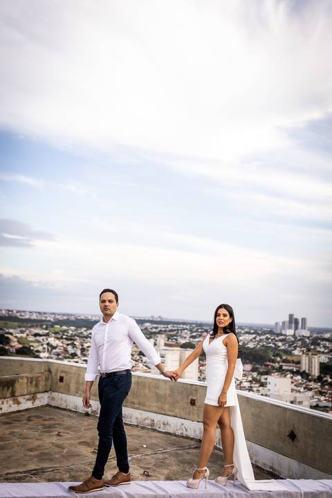 pre-wedding-ensaio-predio-centro-uberlandia-foto-fotografo-daniel-custodio-casar-casamento-make-noiva-noivo-festa-cerimonial-igreja-chacara-buffet-dj-buque-vestido-terno-barbeiro-minas-gerais-brasil-banda-fotos-externas-romantico-civil-aliança-love-amor-'