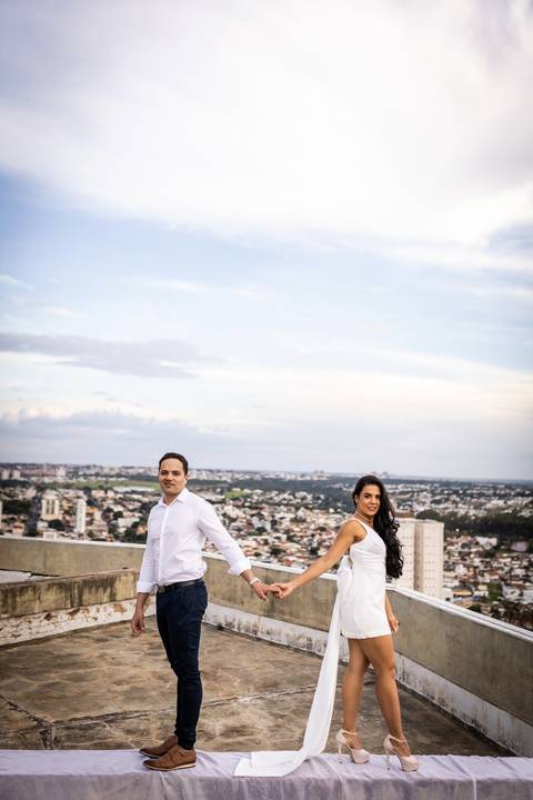 pre-wedding-ensaio-predio-centro-uberlandia-foto-fotografo-daniel-custodio-casar-casamento-make-noiva-noivo-festa-cerimonial-igreja-chacara-buffet-dj-buque-vestido-terno-barbeiro-minas-gerais-brasil-banda-fotos-externas-romantico-civil-aliança-love-amor-'
