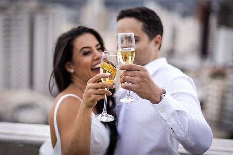 pre-wedding-ensaio-predio-centro-uberlandia-foto-fotografo-daniel-custodio-casar-casamento-make-noiva-noivo-festa-cerimonial-igreja-chacara-buffet-dj-buque-vestido-terno-barbeiro-minas-gerais-brasil-banda-fotos-externas-romantico-civil-aliança-love-amor-'