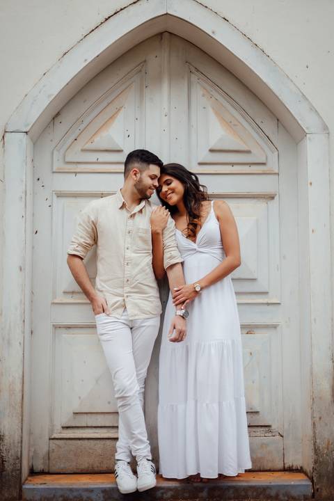 pre-wedding-ensaio-predio-centro-uberlandia-foto-fotografo-daniel-custodio-casar-casamento-make-noiva-noivo-festa-cerimonial-igreja-chacara-buffet-dj-buque-vestido-terno-barbeiro-minas-gerais-brasil-banda-fotos-externas-romantico-civil-aliança-love-amor-'