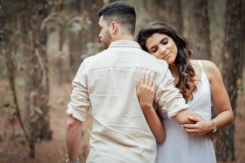 pre-wedding-ensaio-predio-centro-uberlandia-foto-fotografo-daniel-custodio-casar-casamento-make-noiva-noivo-festa-cerimonial-igreja-chacara-buffet-dj-buque-vestido-terno-barbeiro-minas-gerais-brasil-banda-fotos-externas-romantico-civil-aliança-love-amor-'