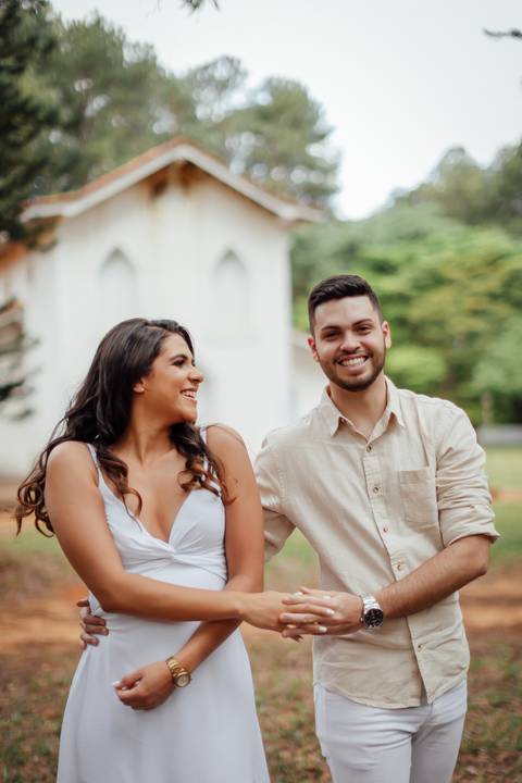pre-wedding-ensaio-predio-centro-uberlandia-foto-fotografo-daniel-custodio-casar-casamento-make-noiva-noivo-festa-cerimonial-igreja-chacara-buffet-dj-buque-vestido-terno-barbeiro-minas-gerais-brasil-banda-fotos-externas-romantico-civil-aliança-love-amor-'