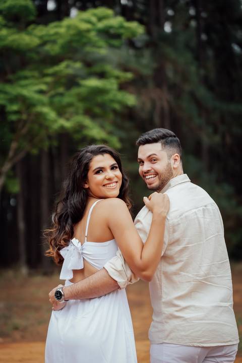 pre-wedding-ensaio-predio-centro-uberlandia-foto-fotografo-daniel-custodio-casar-casamento-make-noiva-noivo-festa-cerimonial-igreja-chacara-buffet-dj-buque-vestido-terno-barbeiro-minas-gerais-brasil-banda-fotos-externas-romantico-civil-aliança-love-amor-'