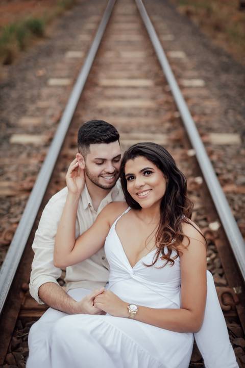 pre-wedding-ensaio-predio-centro-uberlandia-foto-fotografo-daniel-custodio-casar-casamento-make-noiva-noivo-festa-cerimonial-igreja-chacara-buffet-dj-buque-vestido-terno-barbeiro-minas-gerais-brasil-banda-fotos-externas-romantico-civil-aliança-love-amor-'