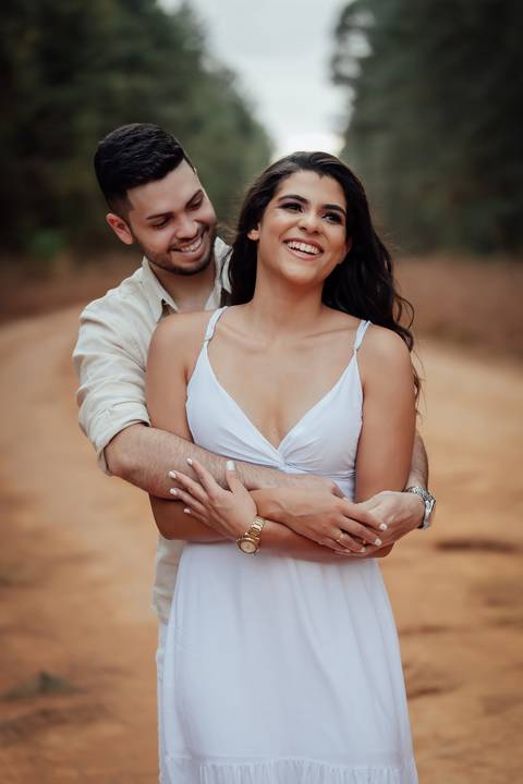 pre-wedding-ensaio-predio-centro-uberlandia-foto-fotografo-daniel-custodio-casar-casamento-make-noiva-noivo-festa-cerimonial-igreja-chacara-buffet-dj-buque-vestido-terno-barbeiro-minas-gerais-brasil-banda-fotos-externas-romantico-civil-aliança-love-amor-'