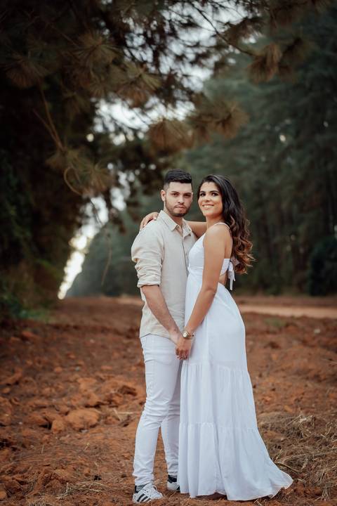 pre-wedding-ensaio-predio-centro-uberlandia-foto-fotografo-daniel-custodio-casar-casamento-make-noiva-noivo-festa-cerimonial-igreja-chacara-buffet-dj-buque-vestido-terno-barbeiro-minas-gerais-brasil-banda-fotos-externas-romantico-civil-aliança-love-amor-'