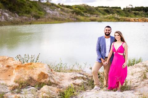 pre-wedding-ensaio-fotos-daniel-custodio-fotografo-uberlandia-aguai-são-paulo-casal-casamento-aliança-noiva-noivo-padrinha-madrinha-noivos-make-off-minas-gerais-buffet-buque-vestido-igreja-amor-love-fotos-stores-reels-instagram-igreja-chacara-festa-banda-'