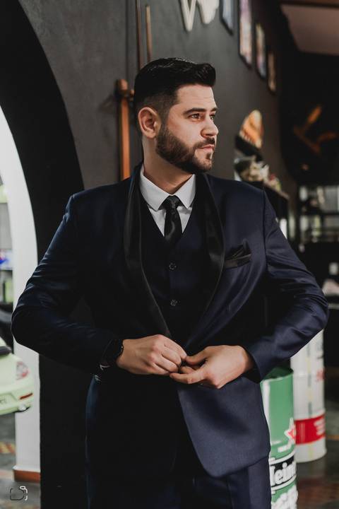 casar-casei-casamento-salão-make-vestido-noiva-madrinha-buque-brinde-aliança-penteado-fotos-fotografias-igreja-chacara-buffet-dança-banda-cerimonia-daniel-custodio-fotografo-noivo-terno-padrinho-filmagem-paje-dama-igreja-dj-drone-festa-uberlandia-minas-'