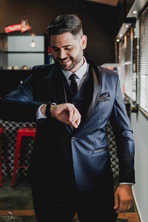 casar-casei-casamento-salão-make-vestido-noiva-madrinha-buque-brinde-aliança-penteado-fotos-fotografias-igreja-chacara-buffet-dança-banda-cerimonia-daniel-custodio-fotografo-noivo-terno-padrinho-filmagem-paje-dama-igreja-dj-drone-festa-uberlandia-minas-'
