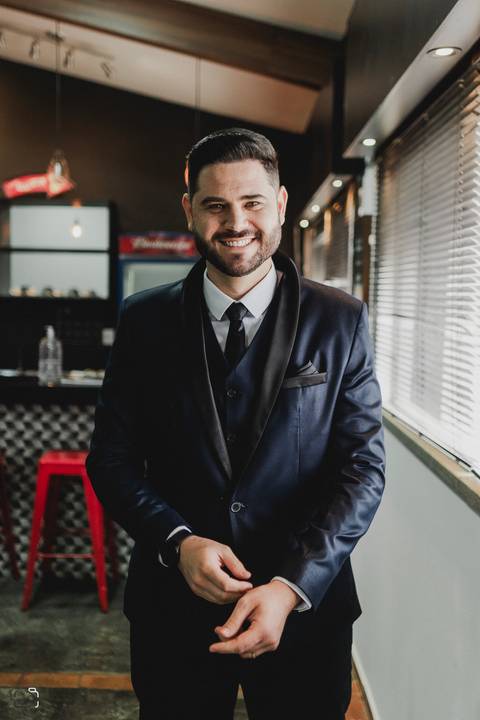 casar-casei-casamento-salão-make-vestido-noiva-madrinha-buque-brinde-aliança-penteado-fotos-fotografias-igreja-chacara-buffet-dança-banda-cerimonia-daniel-custodio-fotografo-noivo-terno-padrinho-filmagem-paje-dama-igreja-dj-drone-festa-uberlandia-minas-'