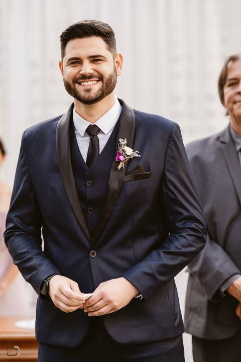 casar-casei-casamento-salão-make-vestido-noiva-madrinha-buque-brinde-aliança-penteado-fotos-fotografias-igreja-chacara-buffet-dança-banda-cerimonia-daniel-custodio-fotografo-noivo-terno-padrinho-filmagem-paje-dama-igreja-dj-drone-festa-uberlandia-minas-'