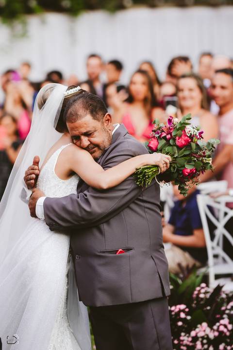casar-casei-casamento-salão-make-vestido-noiva-madrinha-buque-brinde-aliança-penteado-fotos-fotografias-igreja-chacara-buffet-dança-banda-cerimonia-daniel-custodio-fotografo-noivo-terno-padrinho-filmagem-paje-dama-igreja-dj-drone-festa-uberlandia-minas-'