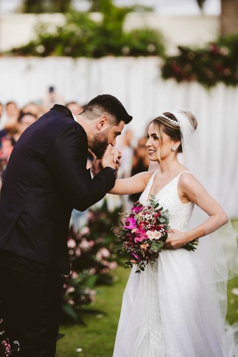 casar-casei-casamento-salão-make-vestido-noiva-madrinha-buque-brinde-aliança-penteado-fotos-fotografias-igreja-chacara-buffet-dança-banda-cerimonia-daniel-custodio-fotografo-noivo-terno-padrinho-filmagem-paje-dama-igreja-dj-drone-festa-uberlandia-minas-'