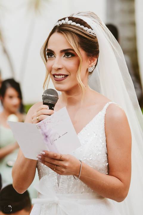 casar-casei-casamento-salão-make-vestido-noiva-madrinha-buque-brinde-aliança-penteado-fotos-fotografias-igreja-chacara-buffet-dança-banda-cerimonia-daniel-custodio-fotografo-noivo-terno-padrinho-filmagem-paje-dama-igreja-dj-drone-festa-uberlandia-minas-'