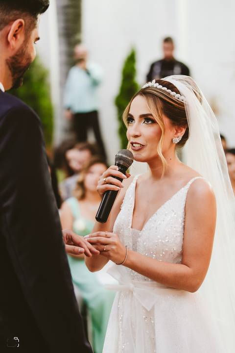 casar-casei-casamento-salão-make-vestido-noiva-madrinha-buque-brinde-aliança-penteado-fotos-fotografias-igreja-chacara-buffet-dança-banda-cerimonia-daniel-custodio-fotografo-noivo-terno-padrinho-filmagem-paje-dama-igreja-dj-drone-festa-uberlandia-minas-'