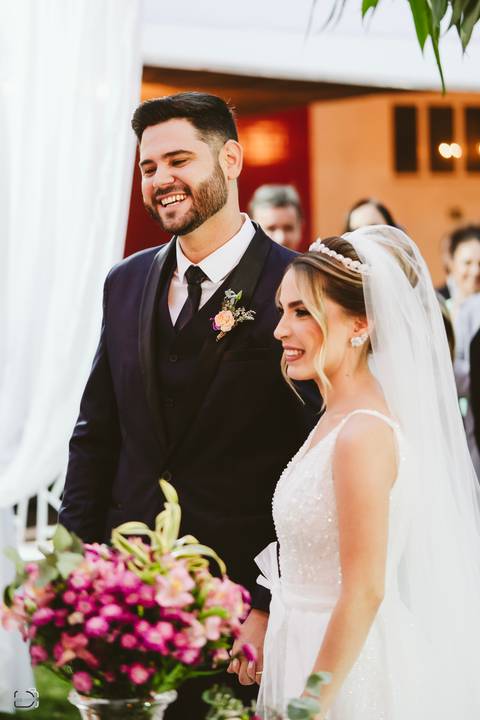 casar-casei-casamento-salão-make-vestido-noiva-madrinha-buque-brinde-aliança-penteado-fotos-fotografias-igreja-chacara-buffet-dança-banda-cerimonia-daniel-custodio-fotografo-noivo-terno-padrinho-filmagem-paje-dama-igreja-dj-drone-festa-uberlandia-minas-'
