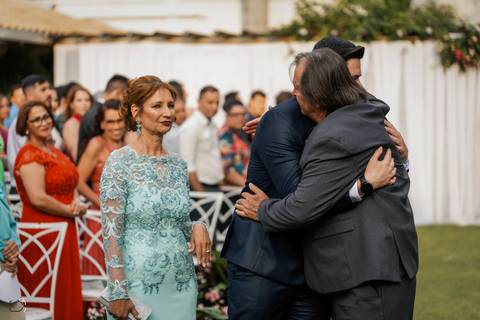 casar-casei-casamento-salão-make-vestido-noiva-madrinha-buque-brinde-aliança-penteado-fotos-fotografias-igreja-chacara-buffet-dança-banda-cerimonia-daniel-custodio-fotografo-noivo-terno-padrinho-filmagem-paje-dama-igreja-dj-drone-festa-uberlandia-minas-'