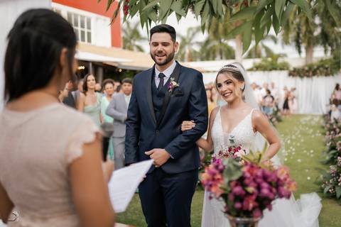 casar-casei-casamento-salão-make-vestido-noiva-madrinha-buque-brinde-aliança-penteado-fotos-fotografias-igreja-chacara-buffet-dança-banda-cerimonia-daniel-custodio-fotografo-noivo-terno-padrinho-filmagem-paje-dama-igreja-dj-drone-festa-uberlandia-minas-'