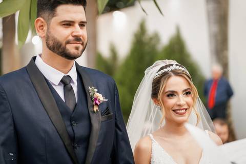 casar-casei-casamento-salão-make-vestido-noiva-madrinha-buque-brinde-aliança-penteado-fotos-fotografias-igreja-chacara-buffet-dança-banda-cerimonia-daniel-custodio-fotografo-noivo-terno-padrinho-filmagem-paje-dama-igreja-dj-drone-festa-uberlandia-minas-'