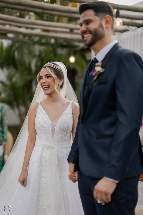 casar-casei-casamento-salão-make-vestido-noiva-madrinha-buque-brinde-aliança-penteado-fotos-fotografias-igreja-chacara-buffet-dança-banda-cerimonia-daniel-custodio-fotografo-noivo-terno-padrinho-filmagem-paje-dama-igreja-dj-drone-festa-uberlandia-minas-'