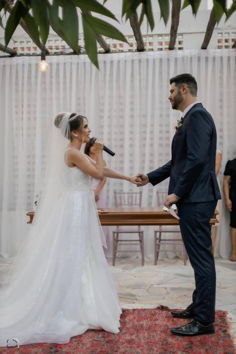 casar-casei-casamento-salão-make-vestido-noiva-madrinha-buque-brinde-aliança-penteado-fotos-fotografias-igreja-chacara-buffet-dança-banda-cerimonia-daniel-custodio-fotografo-noivo-terno-padrinho-filmagem-paje-dama-igreja-dj-drone-festa-uberlandia-minas-'