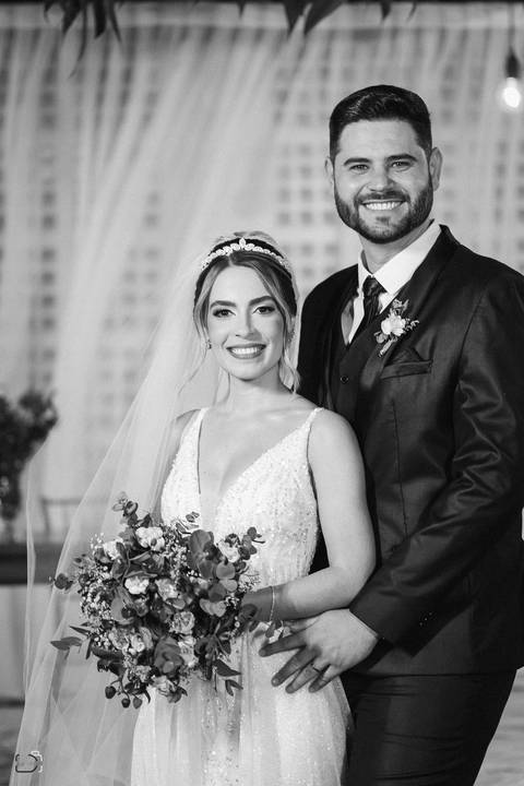 casar-casei-casamento-salão-make-vestido-noiva-madrinha-buque-brinde-aliança-penteado-fotos-fotografias-igreja-chacara-buffet-dança-banda-cerimonia-daniel-custodio-fotografo-noivo-terno-padrinho-filmagem-paje-dama-igreja-dj-drone-festa-uberlandia-minas-'