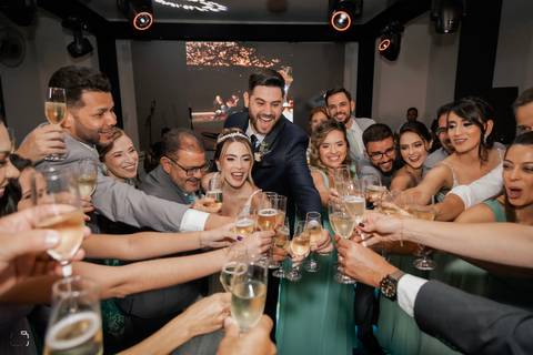 casar-casei-casamento-salão-make-vestido-noiva-madrinha-buque-brinde-aliança-penteado-fotos-fotografias-igreja-chacara-buffet-dança-banda-cerimonia-daniel-custodio-fotografo-noivo-terno-padrinho-filmagem-paje-dama-igreja-dj-drone-festa-uberlandia-minas-'