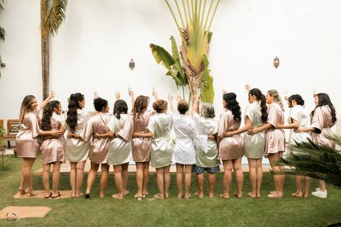 casar-casei-casamento-salão-make-vestido-noiva-madrinha-buque-brinde-aliança-penteado-fotos-fotografias-igreja-chacara-buffet-dança-banda-cerimonia-daniel-custodio-fotografo-noivo-terno-padrinho-filmagem-paje-dama-igreja-dj-drone-festa-uberlandia-minas-'