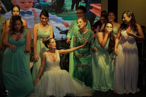 casar-casei-casamento-salão-make-vestido-noiva-madrinha-buque-brinde-aliança-penteado-fotos-fotografias-igreja-chacara-buffet-dança-banda-cerimonia-daniel-custodio-fotografo-noivo-terno-padrinho-filmagem-paje-dama-igreja-dj-drone-festa-uberlandia-minas-'