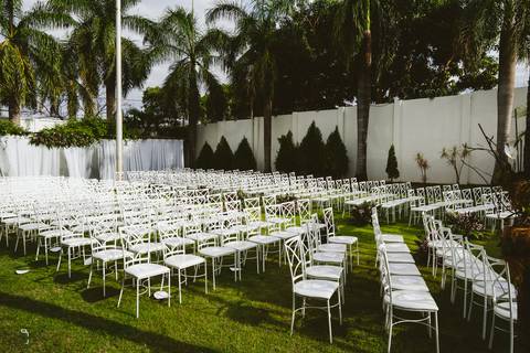 casar-casei-casamento-salão-make-vestido-noiva-madrinha-buque-brinde-aliança-penteado-fotos-fotografias-igreja-chacara-buffet-dança-banda-cerimonia-daniel-custodio-fotografo-noivo-terno-padrinho-filmagem-paje-dama-igreja-dj-drone-festa-uberlandia-minas-'
