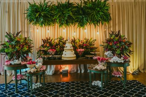 casar-casei-casamento-salão-make-vestido-noiva-madrinha-buque-brinde-aliança-penteado-fotos-fotografias-igreja-chacara-buffet-dança-banda-cerimonia-daniel-custodio-fotografo-noivo-terno-padrinho-filmagem-paje-dama-igreja-dj-drone-festa-uberlandia-minas-'