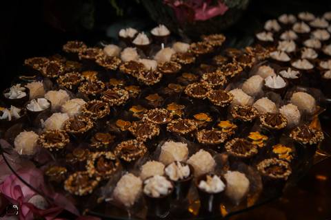 casar-casei-casamento-salão-make-vestido-noiva-madrinha-buque-brinde-aliança-penteado-fotos-fotografias-igreja-chacara-buffet-dança-banda-cerimonia-daniel-custodio-fotografo-noivo-terno-padrinho-filmagem-paje-dama-igreja-dj-drone-festa-uberlandia-minas-'