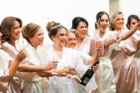 casar-casei-casamento-salão-make-vestido-noiva-madrinha-buque-brinde-aliança-penteado-fotos-fotografias-igreja-chacara-buffet-dança-banda-cerimonia-daniel-custodio-fotografo-noivo-terno-padrinho-filmagem-paje-dama-igreja-dj-drone-festa-uberlandia-minas-'