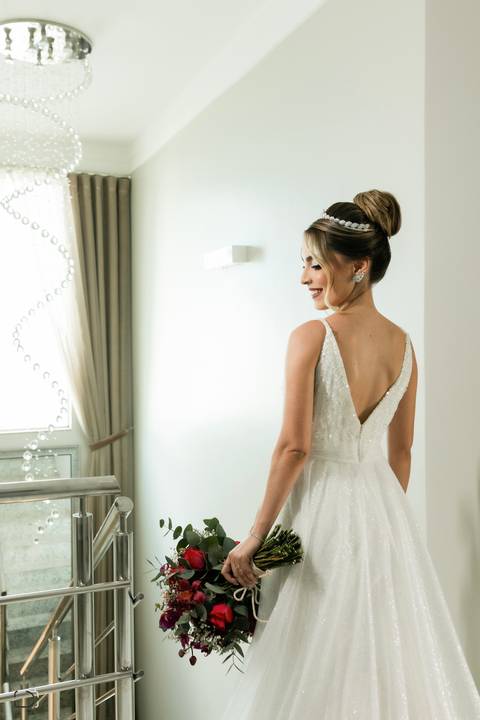 casar-casei-casamento-salão-make-vestido-noiva-madrinha-buque-brinde-aliança-penteado-fotos-fotografias-igreja-chacara-buffet-dança-banda-cerimonia-daniel-custodio-fotografo-noivo-terno-padrinho-filmagem-paje-dama-igreja-dj-drone-festa-uberlandia-minas-'