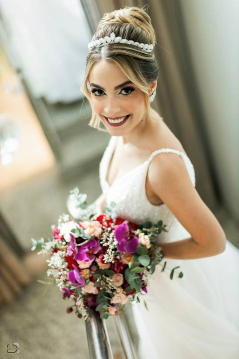 casar-casei-casamento-salão-make-vestido-noiva-madrinha-buque-brinde-aliança-penteado-fotos-fotografias-igreja-chacara-buffet-dança-banda-cerimonia-daniel-custodio-fotografo-noivo-terno-padrinho-filmagem-paje-dama-igreja-dj-drone-festa-uberlandia-minas-'