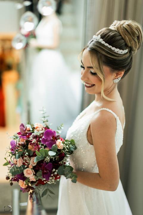 casar-casei-casamento-salão-make-vestido-noiva-madrinha-buque-brinde-aliança-penteado-fotos-fotografias-igreja-chacara-buffet-dança-banda-cerimonia-daniel-custodio-fotografo-noivo-terno-padrinho-filmagem-paje-dama-igreja-dj-drone-festa-uberlandia-minas-'