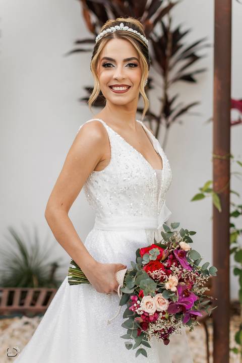 casar-casei-casamento-salão-make-vestido-noiva-madrinha-buque-brinde-aliança-penteado-fotos-fotografias-igreja-chacara-buffet-dança-banda-cerimonia-daniel-custodio-fotografo-noivo-terno-padrinho-filmagem-paje-dama-igreja-dj-drone-festa-uberlandia-minas-'