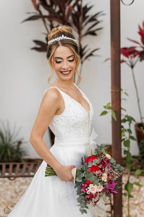 casar-casei-casamento-salão-make-vestido-noiva-madrinha-buque-brinde-aliança-penteado-fotos-fotografias-igreja-chacara-buffet-dança-banda-cerimonia-daniel-custodio-fotografo-noivo-terno-padrinho-filmagem-paje-dama-igreja-dj-drone-festa-uberlandia-minas-'